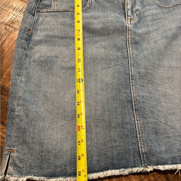 LOFT NWT Ann Taylor Loft Women's 10
Denim Pencil Skirt Raw Hem - Picture 7 of 12